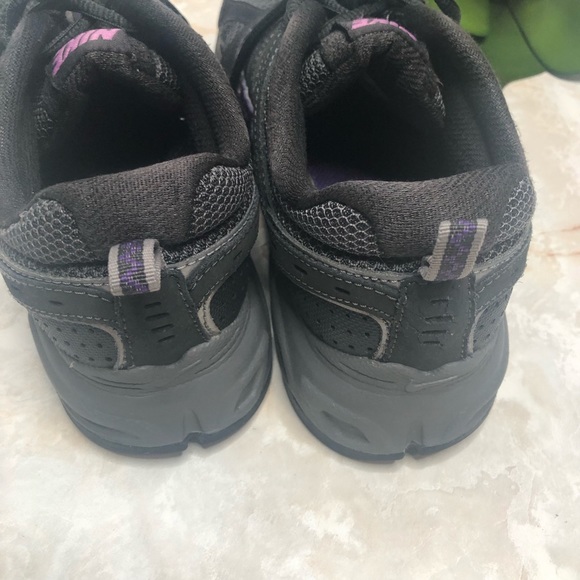 NIKE AIR Sneakers - GREY BLACK ATHLETIC SHOES PURPLE SWOOSH 6.5 - Picture 4 of 5